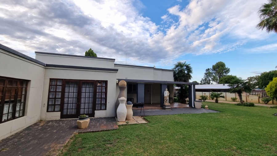 3 Bedroom Property for Sale in Potchefstroom South North West